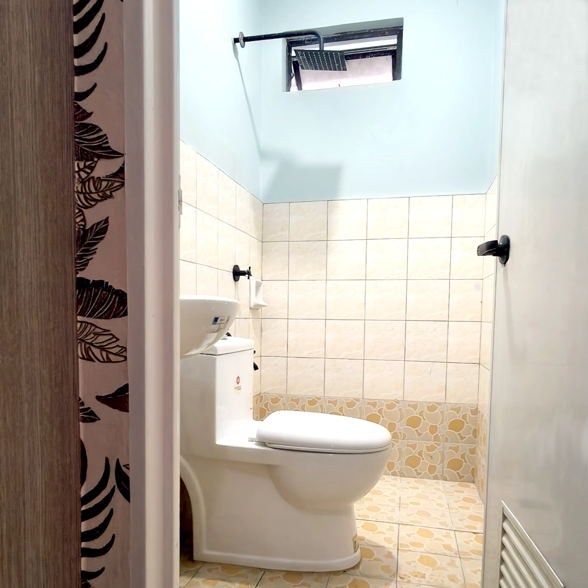 2/F Bathroom, T&B